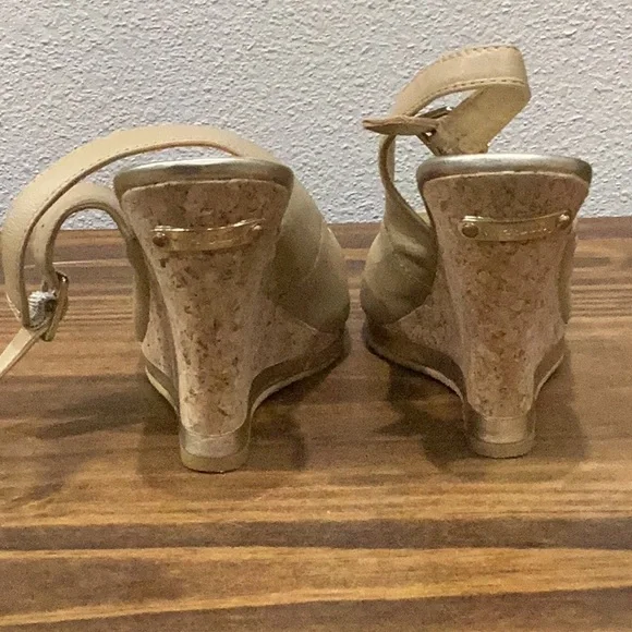 Preowned Lilly Pulitzer Wedges Tan/Beige Size 7.5 (Item#S042) - Picture 8 of 12